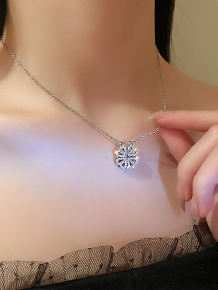 Stylish Folding Creative Clavicle Chain Necklace with Zircon Magnetic Pendant Celebrity with Four Leaf Heart Shape Necklace for Females