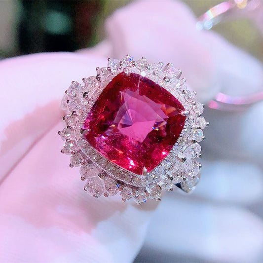 Luxuriöser, hochwertiger Zirkonia-Ring für wunderschöne weibliche Finger