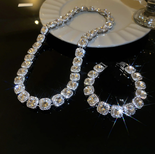 HEIßES ANGEBOT 50 % RABATT auf luxuriöse Zirkon-AMERIKANISCHE Kristall-Halskette für Frauen, geometrische quadratische Kristall-Halskette mit passendem Armband
